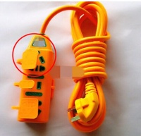 家长必看！不是所有带安全门的插座都能100%保护儿童！