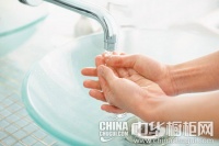 厨房洗碗机解放你的双手 比想象中更节能