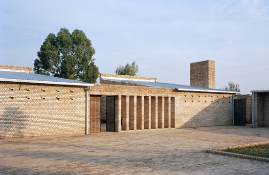砖情建筑：尼安萨教育中心