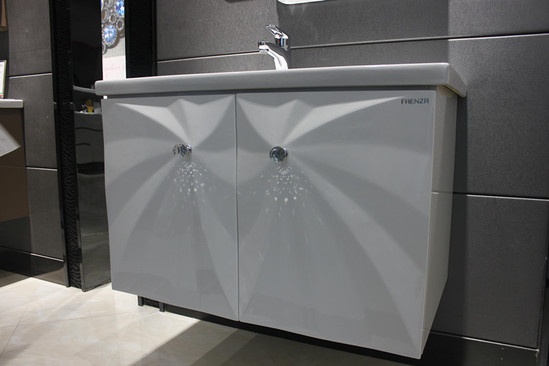 极具动感的浴室柜门板造型设计
