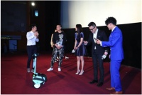 再次见证青春 i-ROBOT闪耀《左耳》首映式