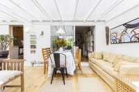 实木色系 车库改造成日光室乡村风格