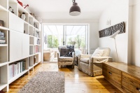 实木色系 车库改造成日光室乡村风格