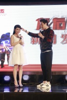 左右沙发：《我们都爱笑》主演互掐上演读心术