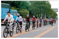 2015职业病防治法宣传周活动：跟西昊家具一起健康骑行