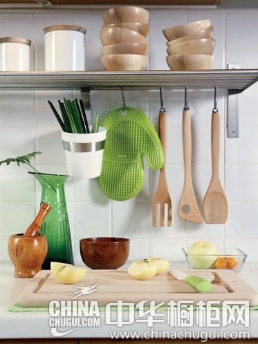 初夏给厨房来一抹薄荷绿 橱柜的清新格调即刻展现 厨房器具