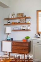 典雅浪漫的烹饪环境 古朴气息的橱柜设计美观实用