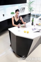 黑色钢琴烤漆橱柜 宛若钻石般的外形