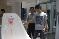 田亮参观金牌卫浴新展厅 引爆朋友圈