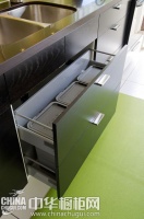 黑板墙壁为厨房添创意 宜家橱柜为厨房增空间