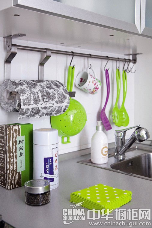 “经济适用”的微型厨房 巧用色彩平衡法提亮空间 厨房器具