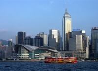 为什么在港家庭月入10000还是贫穷？