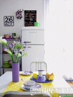 “经济适用”的微型厨房 巧用色彩平衡法提亮空间