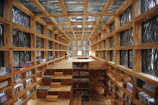 　LIYUAN LIBRARY 　　2011 年建于北京，窗户的木条是由处理过的树枝组合而成，能让光线自然地投射进室内并让阅读视觉显得更加温和而雅致。