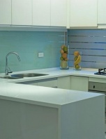 迷你空间色彩巧搭配 完美厨房大变身