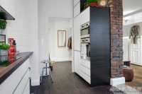 案例：红砖墙隔出整体厨房 白色橱柜最靓丽