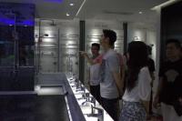 田亮来新展厅 金牌卫浴总经理“专业导购范儿”