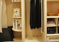 欧式优雅与浪漫 箭牌衣柜圣卡罗衣帽间评测