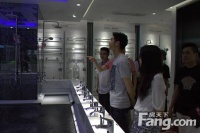 田亮来新展厅 金牌卫浴总经理曾小羚“专业导购范儿”