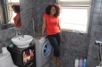 哥大女生脸谱上晒海尔洗衣机