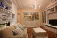 不能陪她漫游世界，就送她一个田园风格的家