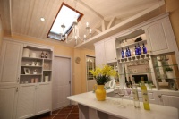 不能陪她漫游世界，就送她一个田园风格的家