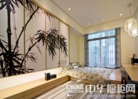 宁静悠远 浅棕色橱柜搭配深蓝色岛台