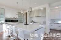 白色+木色森味十足 初夏时光清爽的厨房橱柜设计