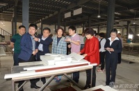 新郑市政协工商联等领导一行视察好境界衣柜工厂