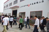 新郑市政协工商联等领导一行视察好境界衣柜工厂