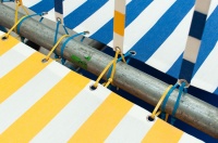 Cuarto Orden工作室设计低成本零废料陈列架