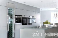 大户型厨房灰色橱柜 让人心境更平和