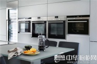 大户型厨房灰色橱柜 让人心境更平和