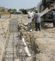 美国大叔自建带泳池三居别墅秒杀千平豪宅