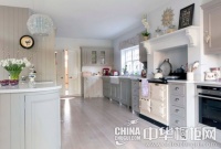 混搭别墅东西式结合 乳白+浅灰橱柜设计