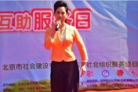 中国文化义工、著名爱心书法家王胜利现场作巨幅狂草书法作品演示