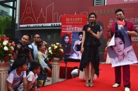 金玉名家携手“冠军亚姐”杨恭如 武汉奢品折扣之旅强势来袭