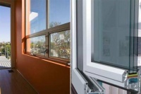 装修旺季精明选材 三招买对铝合金门窗