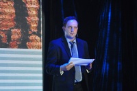 “隔空喊话”雷军：做木门你没有机会