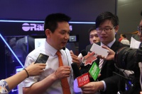 大牌亮相 欧路莎众星捧月