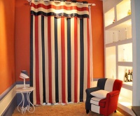 巧妙的布艺窗帘搭配使房间宽敞明亮