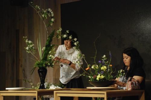 日本真子花艺学院高级花艺师王红莉现场插花秀