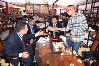 南博会上吸睛的志文木业金漆透丝雕禅椅