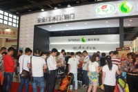 春天木门：宁静的世界，宁静的春天