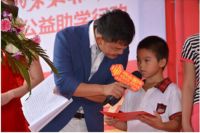 湖南立中集团董事长周用清-湖南立中集团献爱心