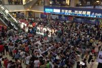 圣象郭总在中国好家居百城峰惠签惠民承诺书