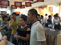 “万人疯抢”引爆龙城　贝尔地板为冠军喝彩