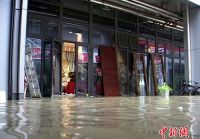 南京暴雨致价值百万展示家具被淹