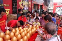 “发哥”签售人气爆棚，新田裕景陶瓷，让惊喜飞！