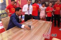 “发哥”签售人气爆棚，新田裕景陶瓷，让惊喜飞！